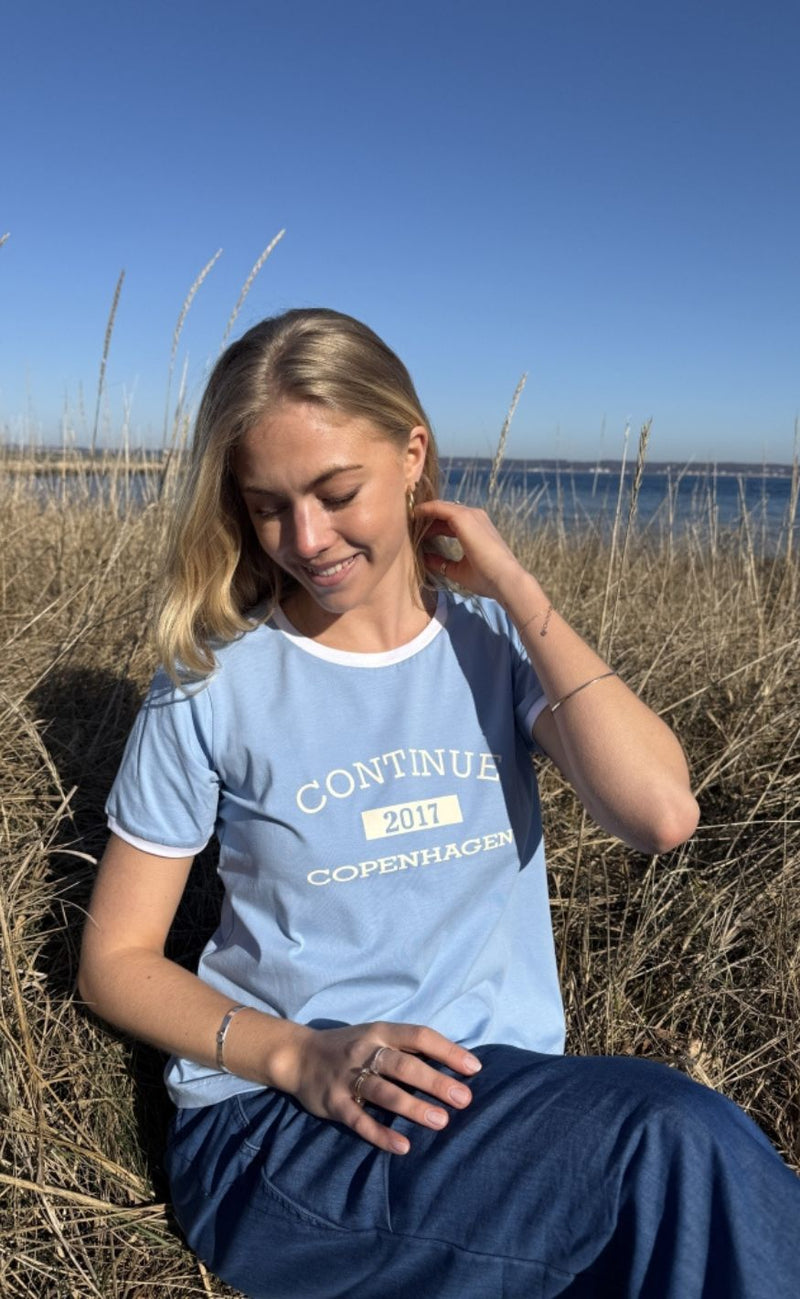 Continue T-shirt - Dea - Light Blue