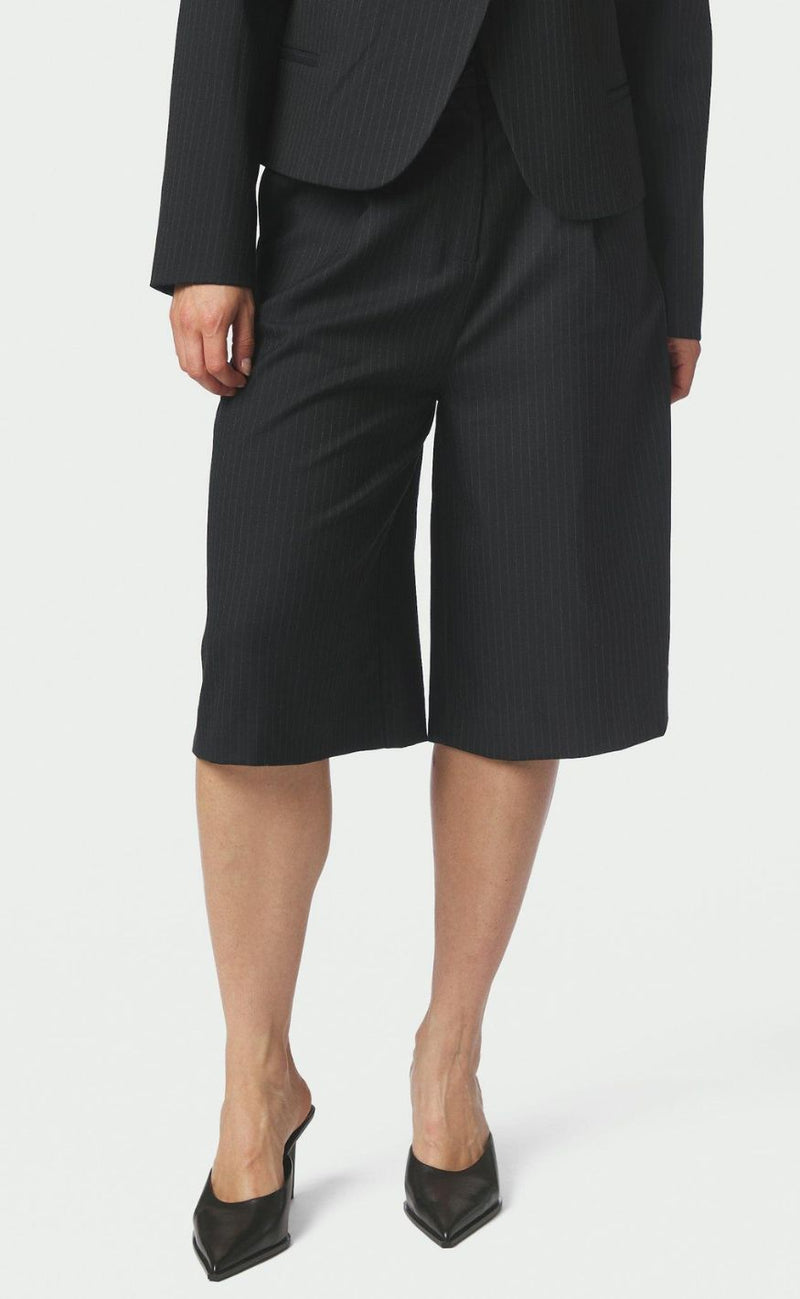 Neo Noir Shorts - Rima Slim Pinstripe - Dark Navy