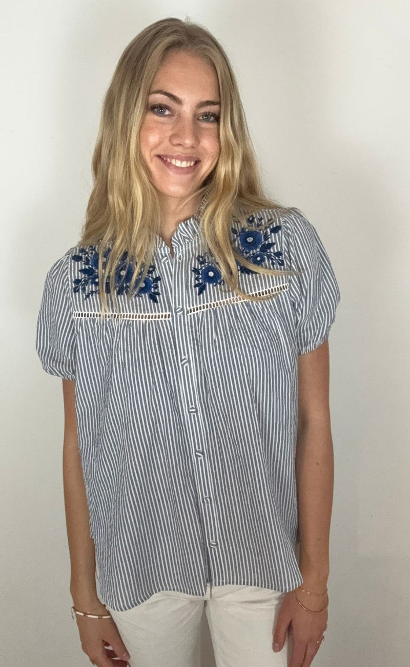 Continue Bluse - Camilla - Blue Stripe Blue Embroderi