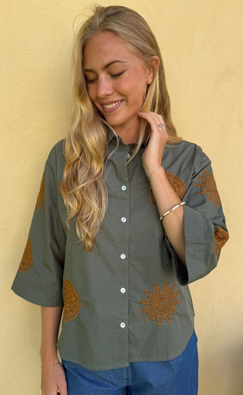 Continue Skjorte - Emilia - Green w. Brown Emb