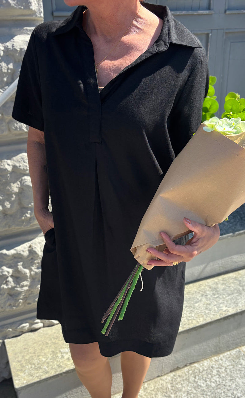 Say INA Copenhagen Kjole - Laura Linen SL - Black