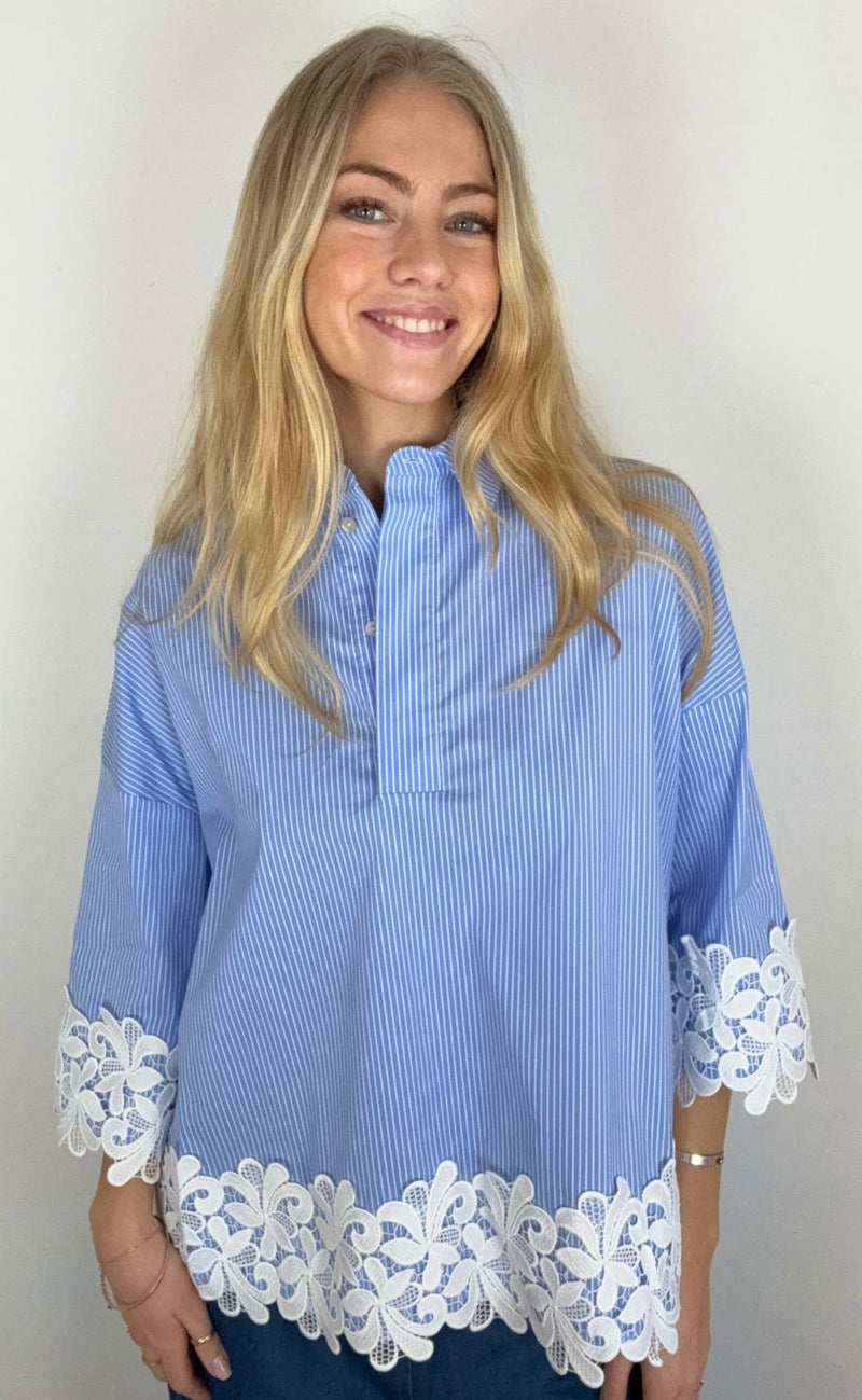 Continue Skjorte - Klara Embrodery - Blue Stripe