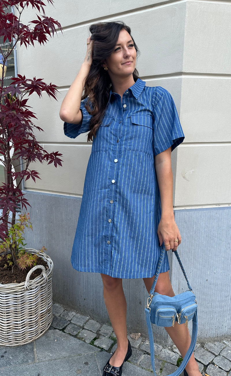 INA Copenhagen Kjole - Sif - Denim Blue Pinstripe