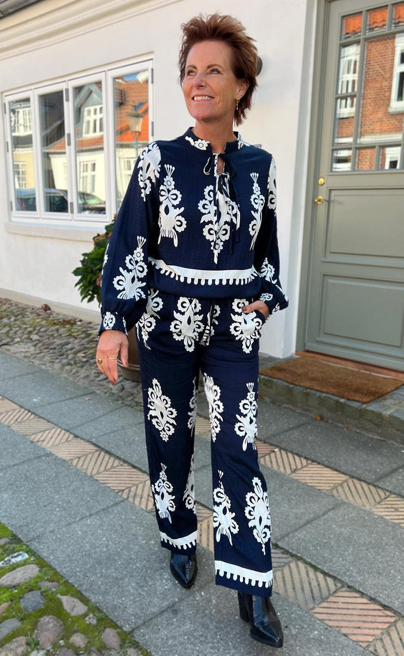 INA Copenhagen Bukser - Tora - Navy Blue Paisley