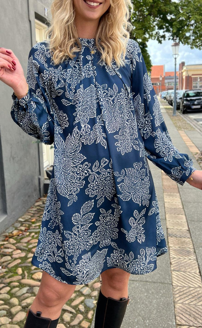 INA Copenhagen Kjole - Hazel - Navy Blue Flower