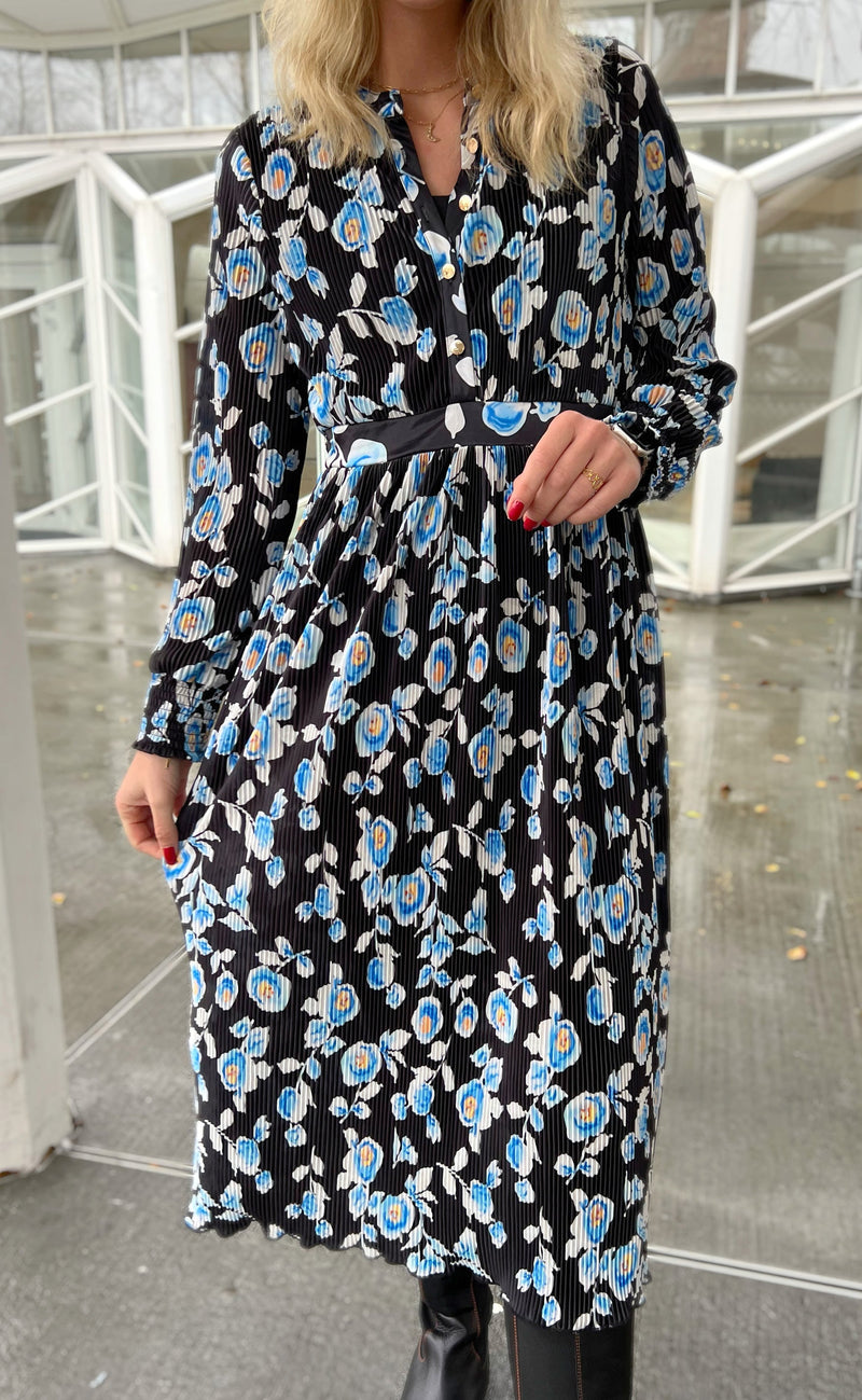 INA Copenhagen Kjole - Olivia - Black/Blue Flower