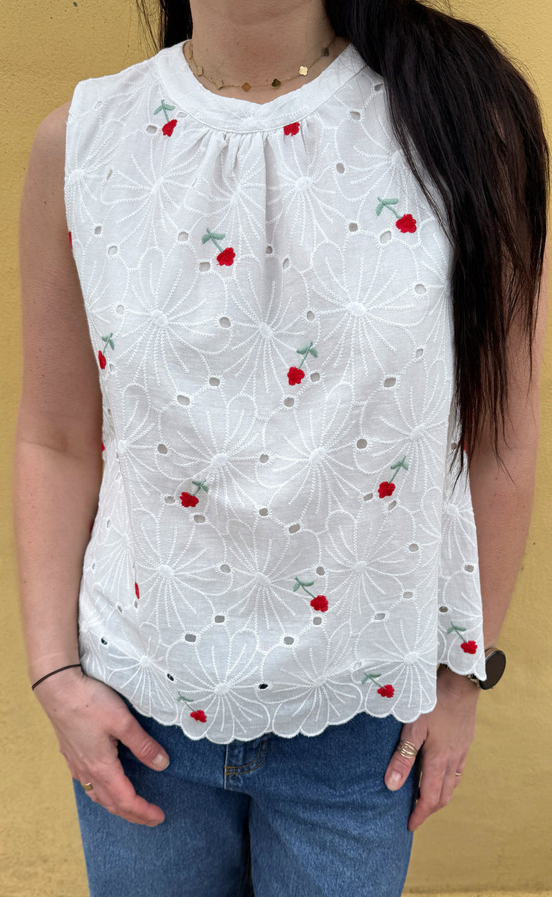 INA Copenhagen Topp - Silja - White Lace W. Embroidery Flowers