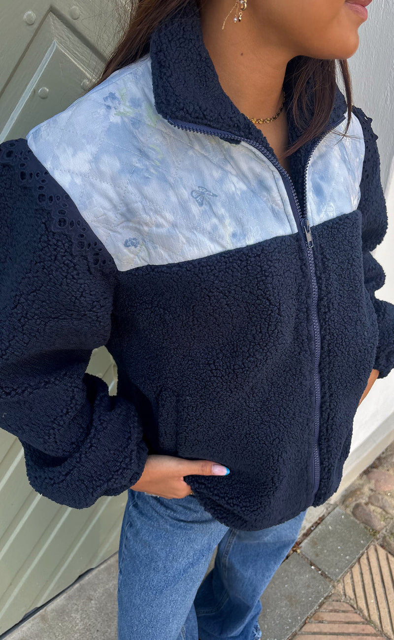 Say INA Copenhagen Jakke - Fia Fleece - Navy Blue W. Blue Flowers