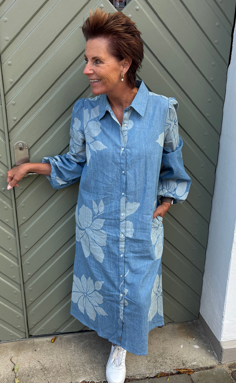 Say INA Copenhagen Kjole - Daniella Denim - Blue Denim W. Flowers