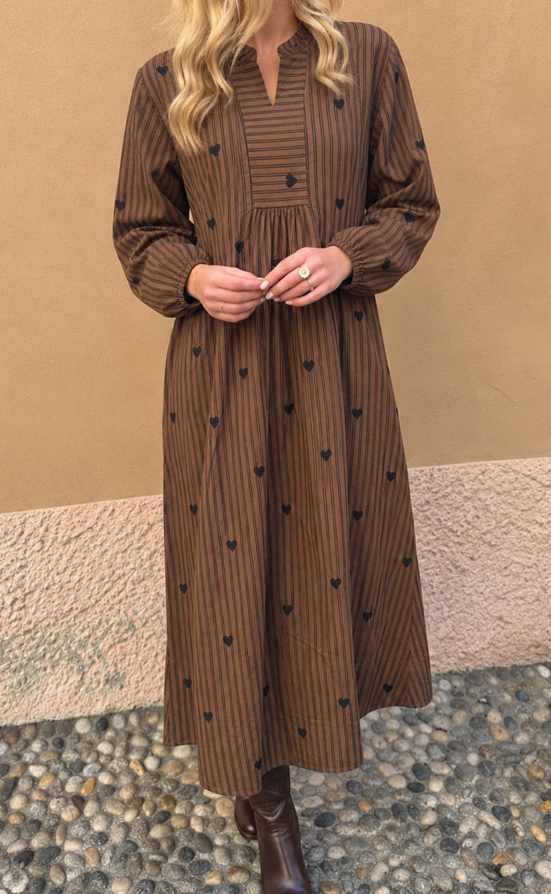 Say INA Copenhagen Kjole - Winnie New LS - Brown Striped W. Embroidery Hearts