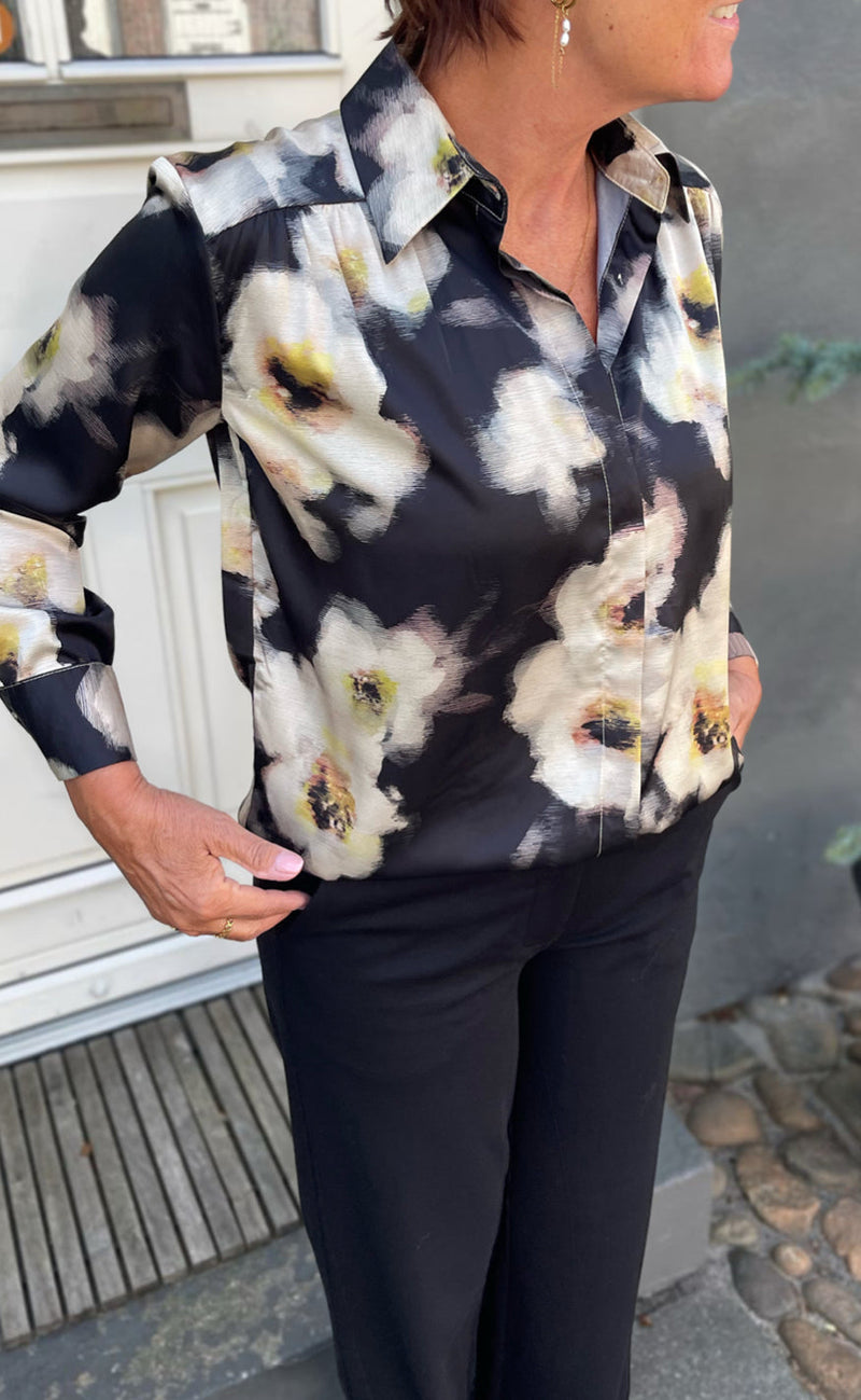 Say INA Copenhagen Skjorte - Gilly - Black w. White Flowers