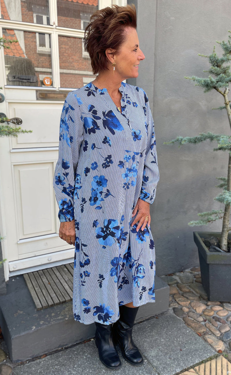 Say INA Copenhagen Kjole - Kae - Striped W. Blue Flowers