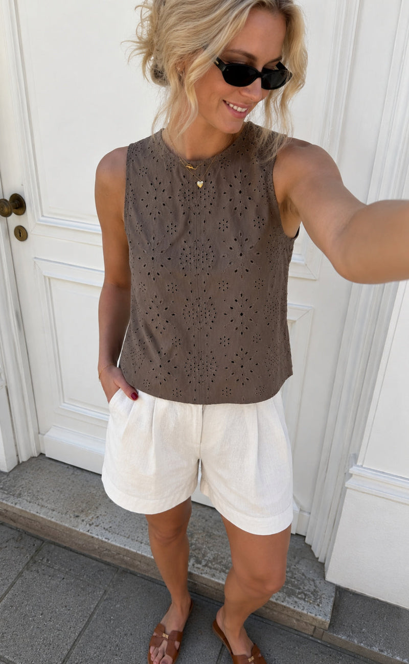 Say INA Copenhagen Topp - Naja - Brown Denim W. Embroidery