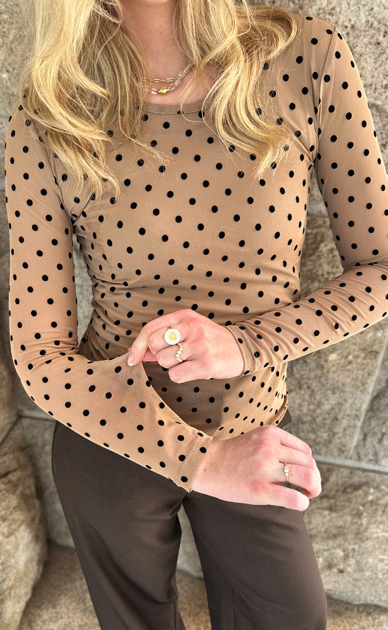 Say INA Copenhagen Bluse - Sophia Mesh - Camel W. Black Dots