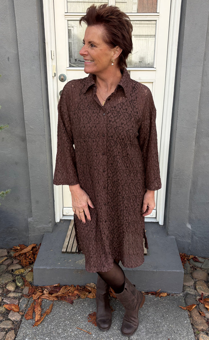 Say INA Copenhagen Kjole - Belle Lace - Dark Brown