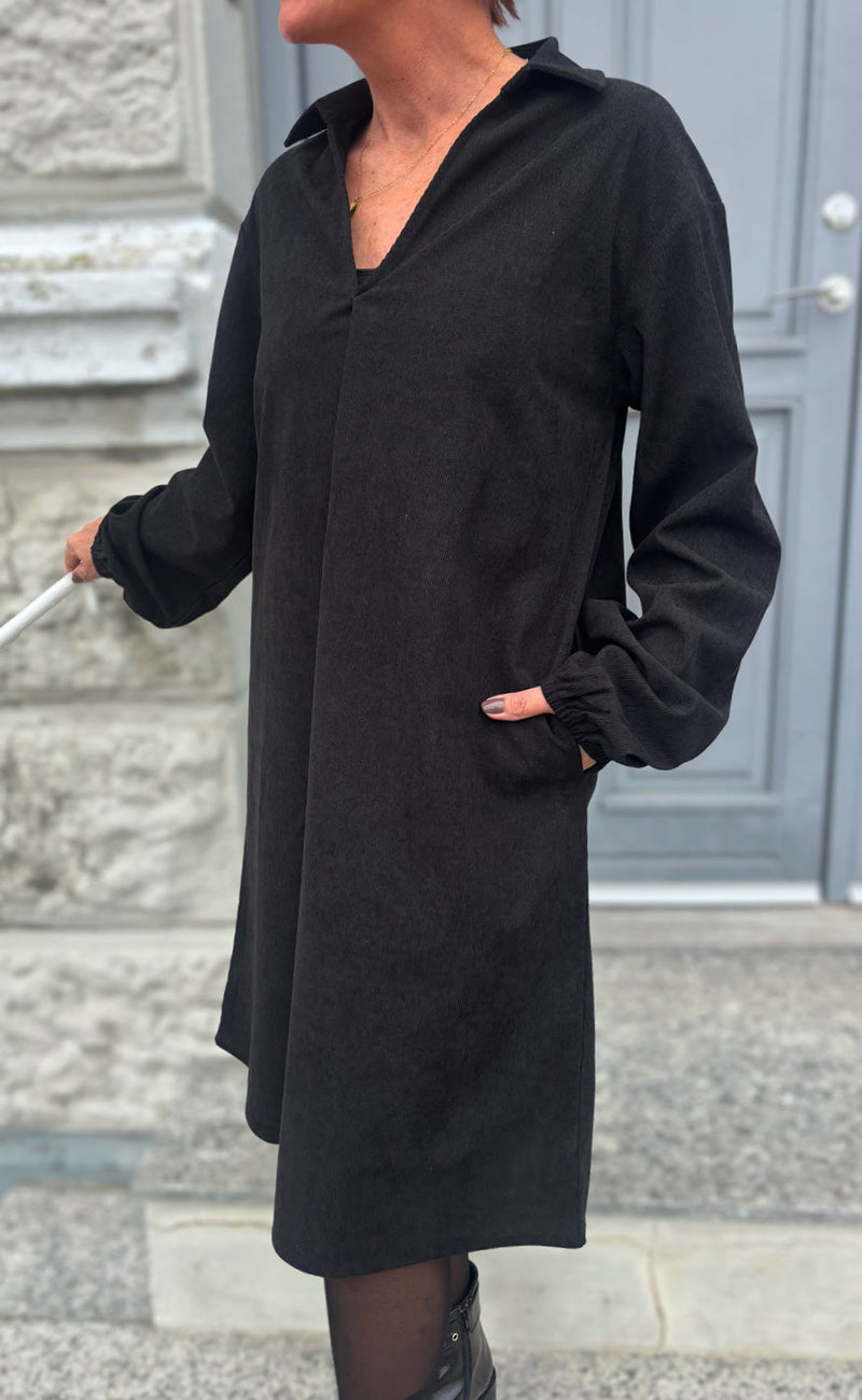 Say INA Copenhagen Kjole - Carina - Black Corduroy