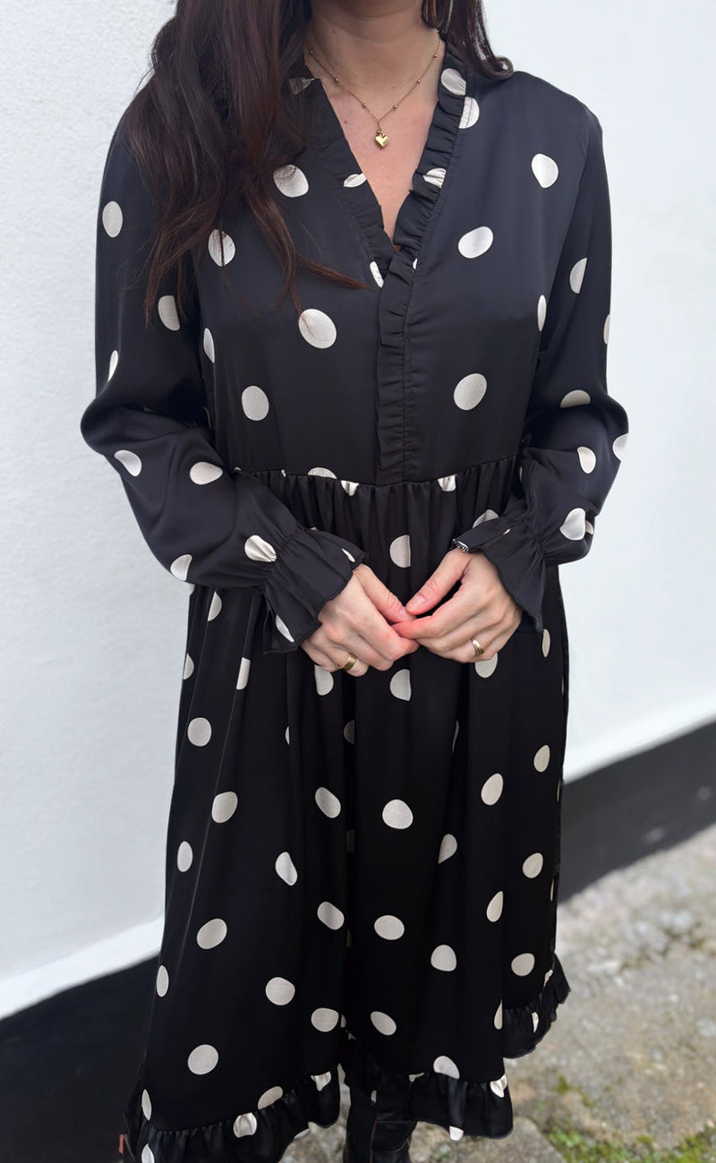 Say INA Copenhagen Kjole - Catja - Black W. Big Dots