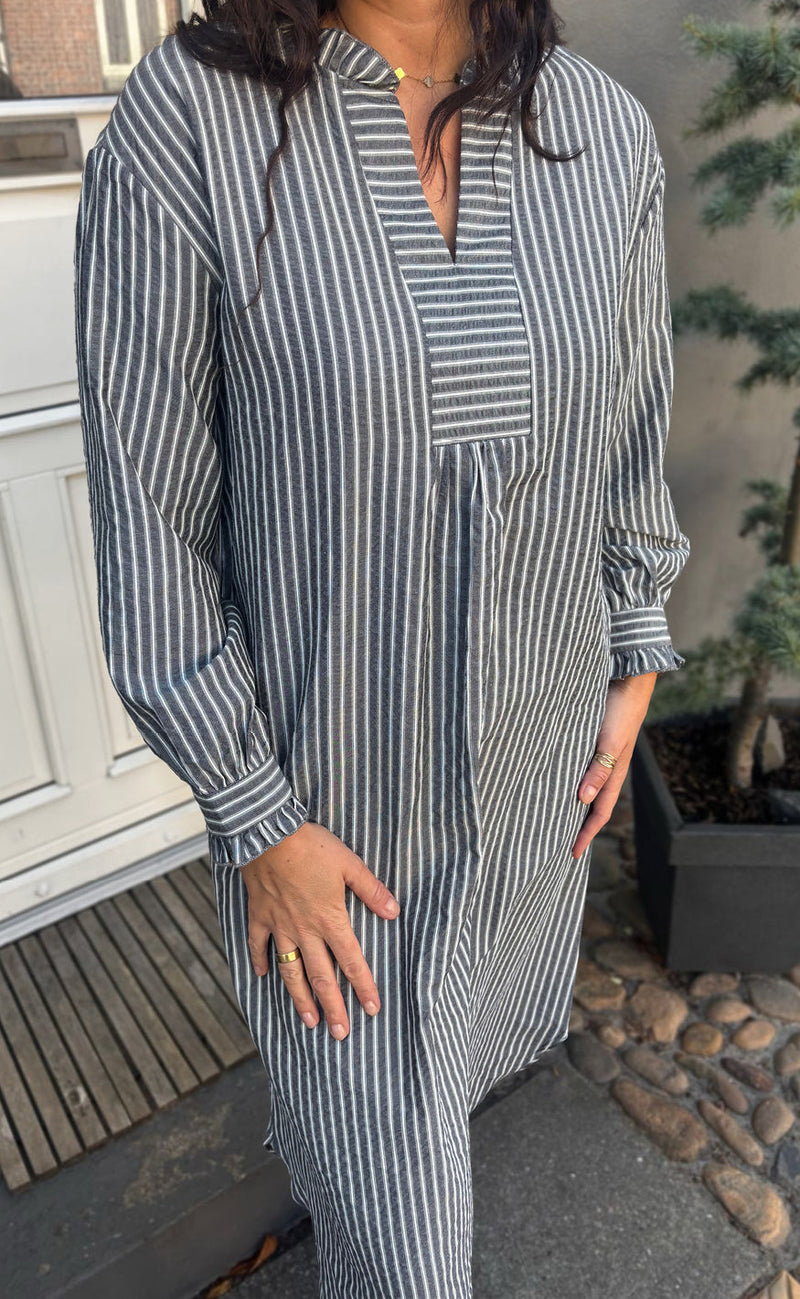 Say INA Copenhagen Kjole - Winnie LS - Grey Striped