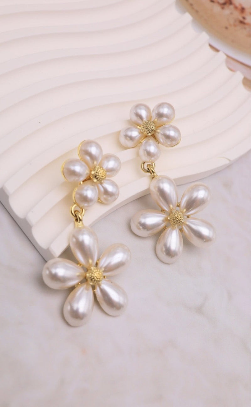 Smykkeli Copenhagen Øreringer - Jaipur - Daisy Pearl Flower