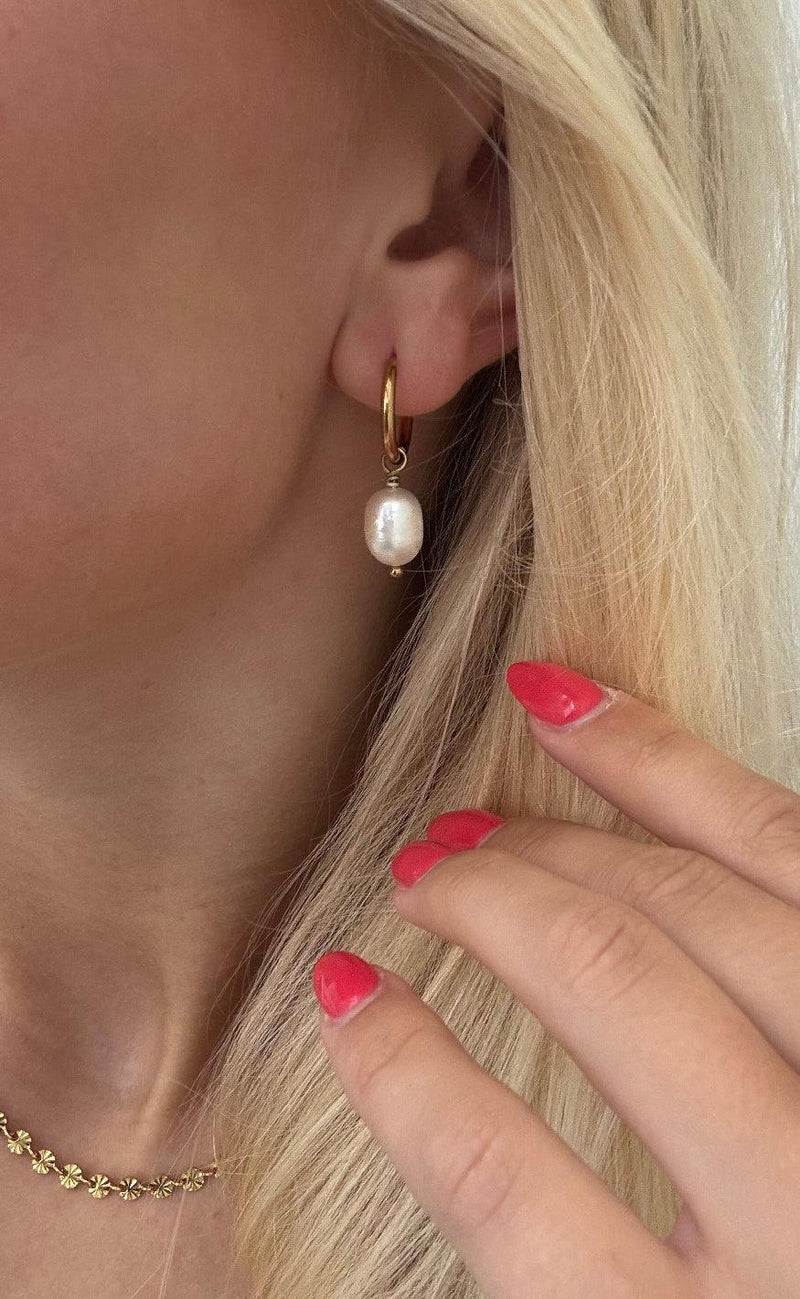 Smykkeli Copenhagen Øreringe - Tokyo - Gold Colour w. Freshwater Pearl
