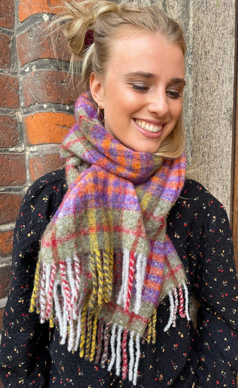 Black Colour Halstørklæde - Madison Check Boucle - Purple Mix