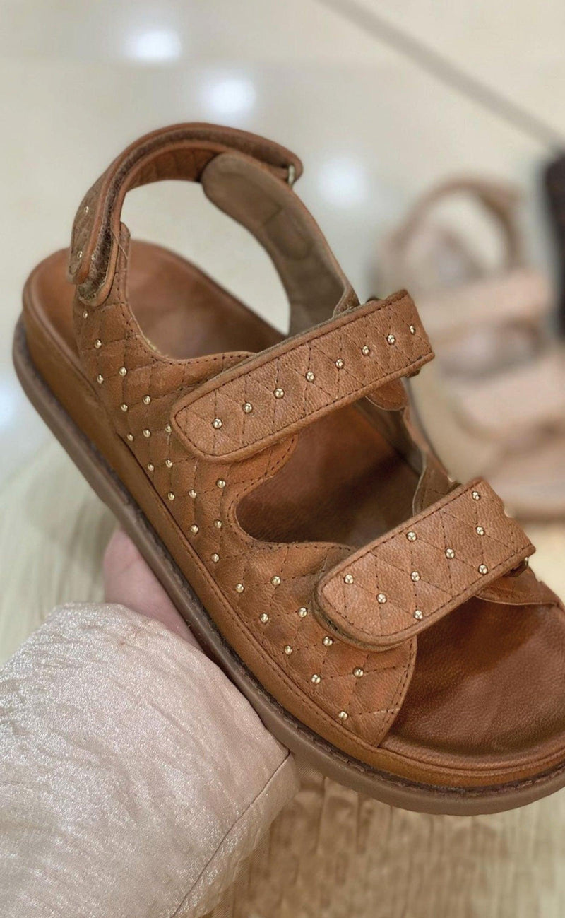 Copenhagen Shoes By Josefine Valentin Sandal - Studs On - Cognac