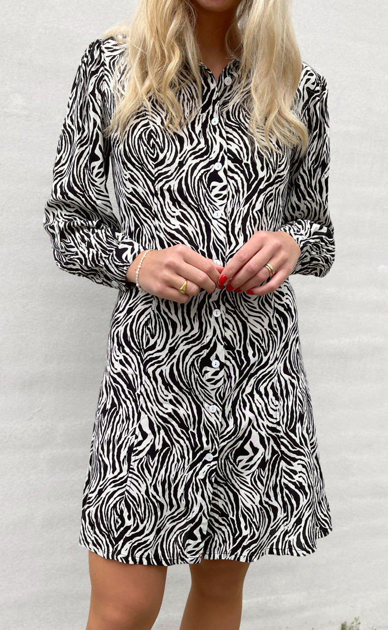 INA Copenhagen Kjole - Emma - White / Black Zebra