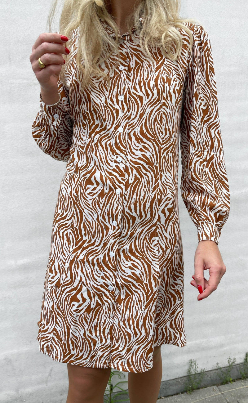 INA Copenhagen Kjole - Emma - White / Brown Zebra