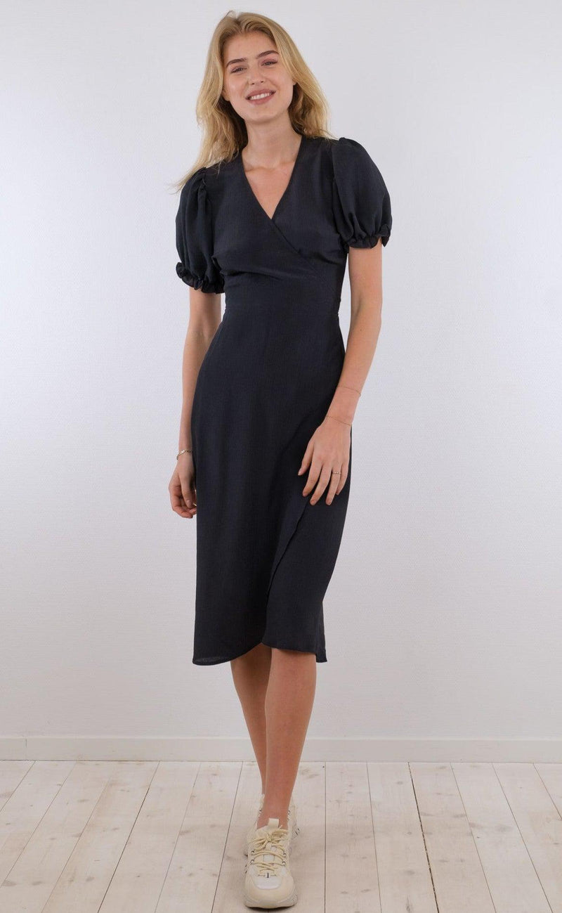 Neo Noir Kjole - Carli Crepe - Black