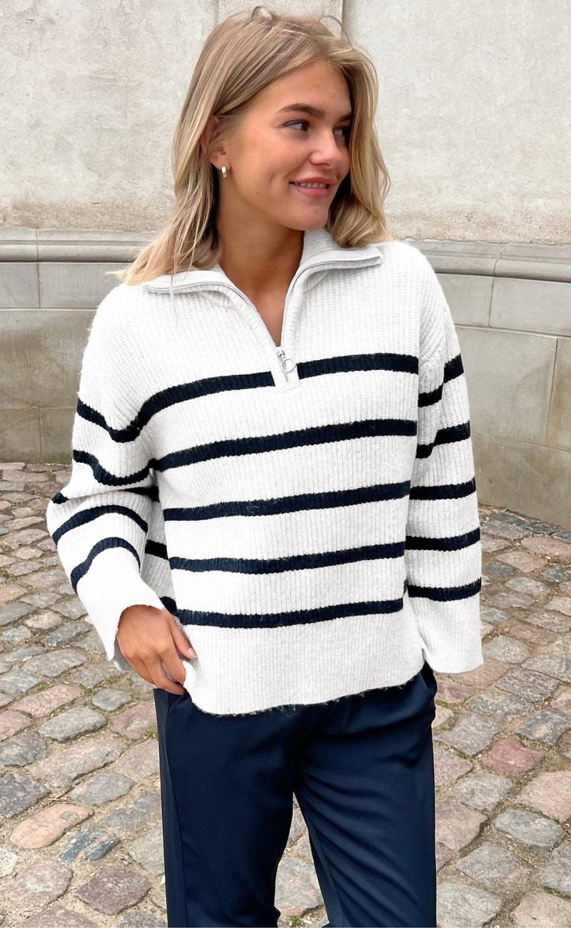 Neo Noir Strik - Nevena - White Stripe