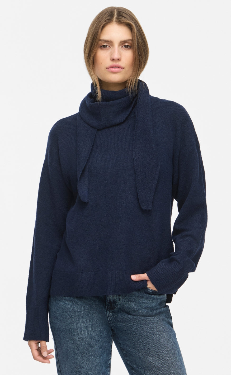 Noisy May Bluse - Sabrina Scarf - Navy Blazer