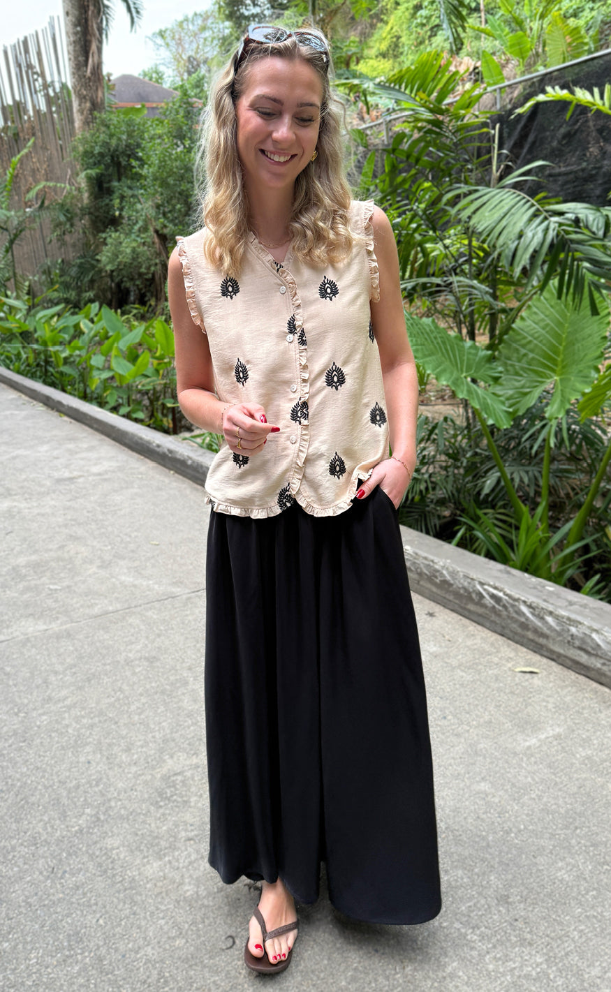 INA Copenhagen Topp - Melania - Beige w. Black Embroidery