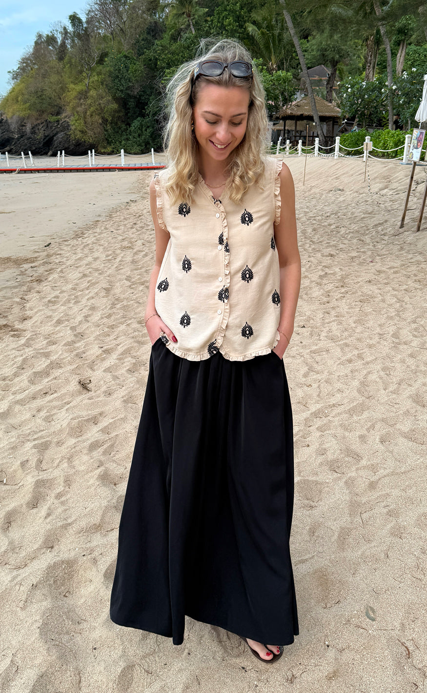 INA Copenhagen Topp - Melania - Beige w. Black Embroidery