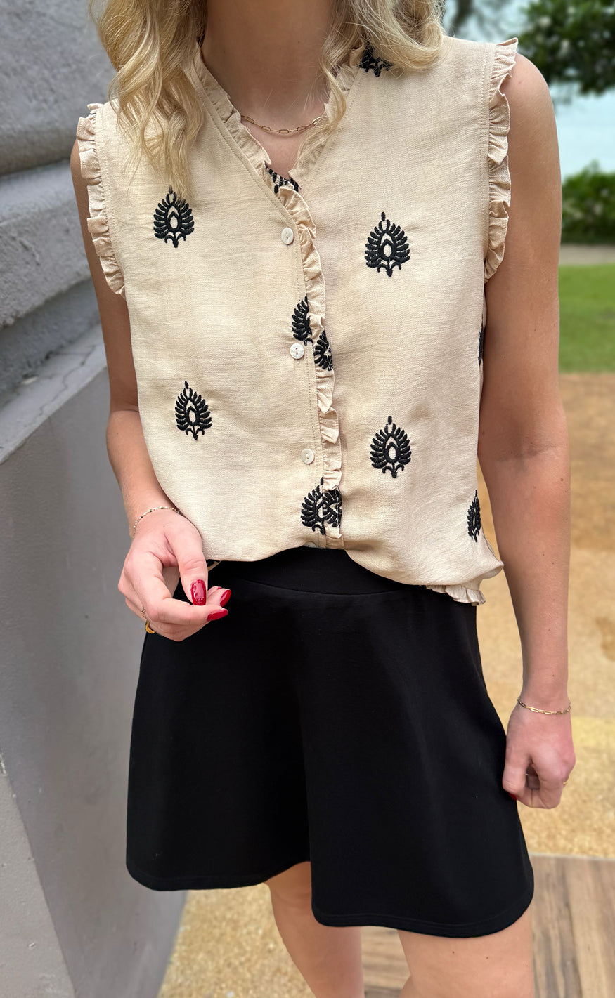 INA Copenhagen Topp - Melania - Beige w. Black Embroidery