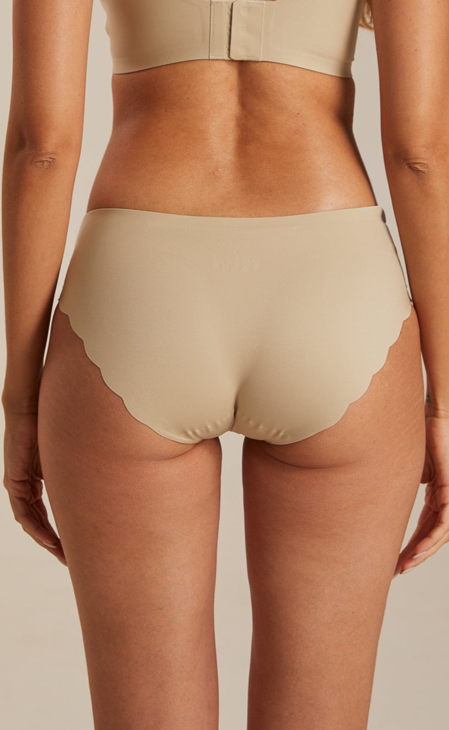 FemiFemme Truse - Invisible Soft Sømløs Tai - Sand