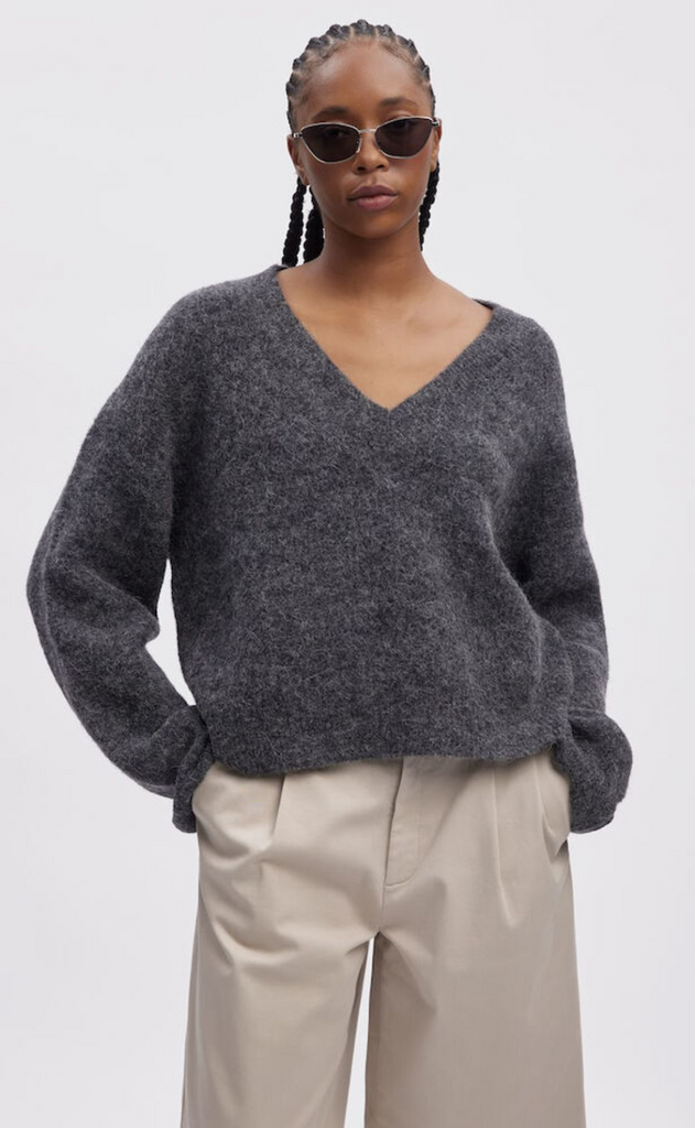 Gestuz Pullover - Alpha V-Neck - Charcoal melange