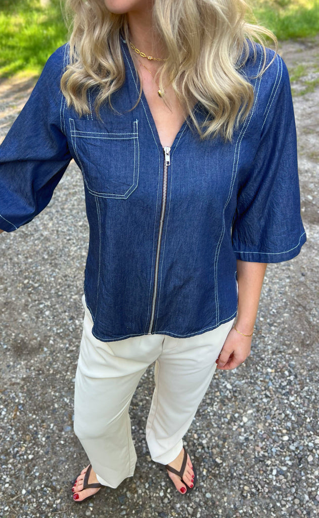 Say INA Copenhagen Bluse - Zenia Zipper - Denim Blue