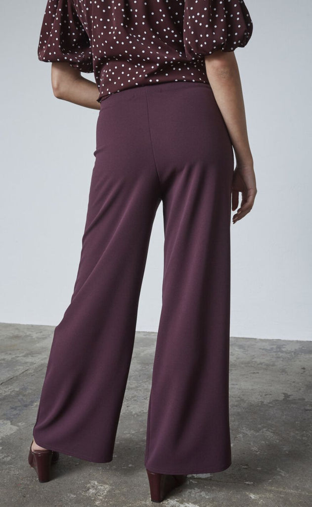 Sisters Point - Glut - Deep Bordeaux