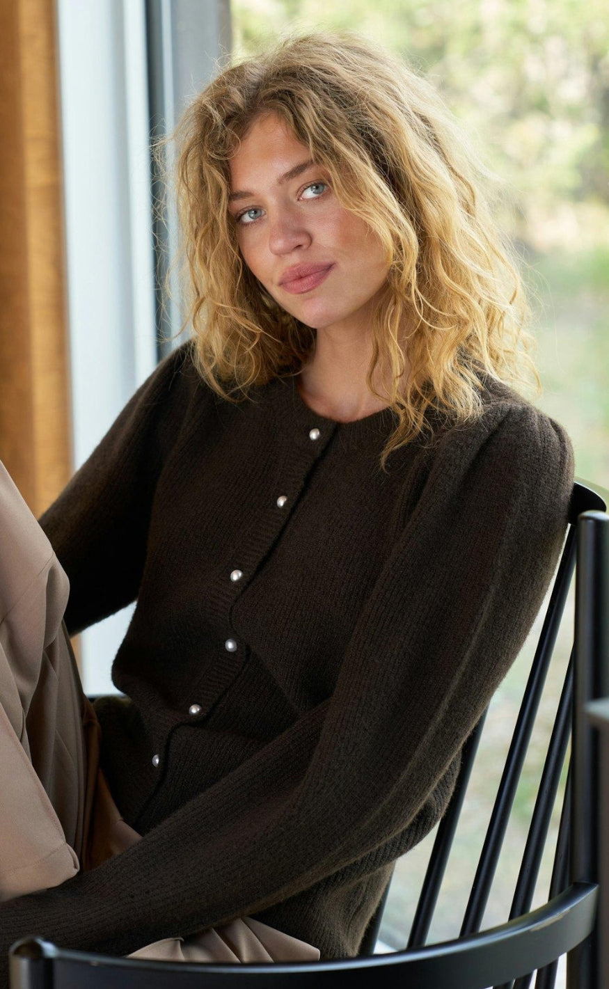 Neo Noir Cardigan - Nuna Knit - Brown