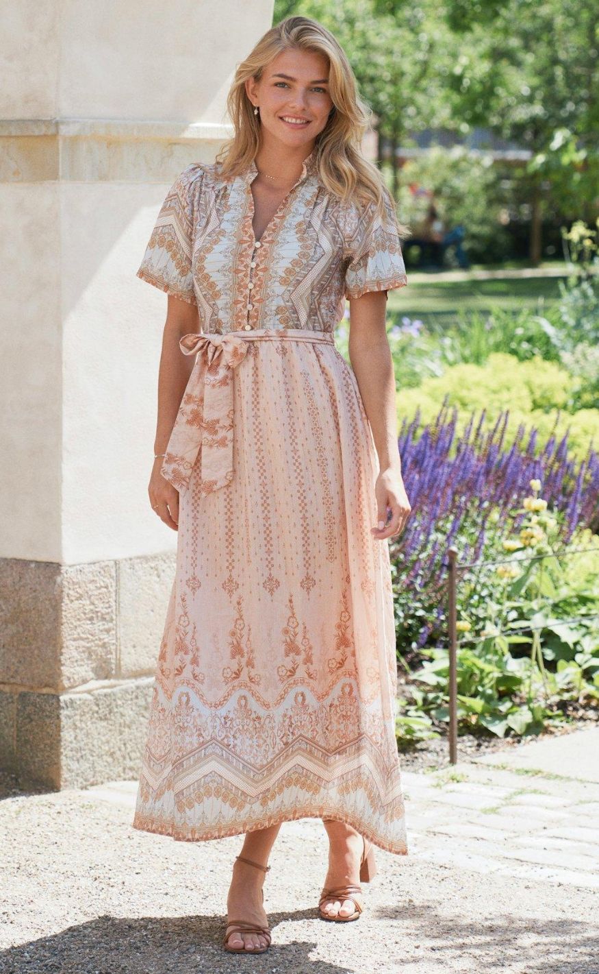 Neo Noir Kjole - Moviana Border - Flower Peach