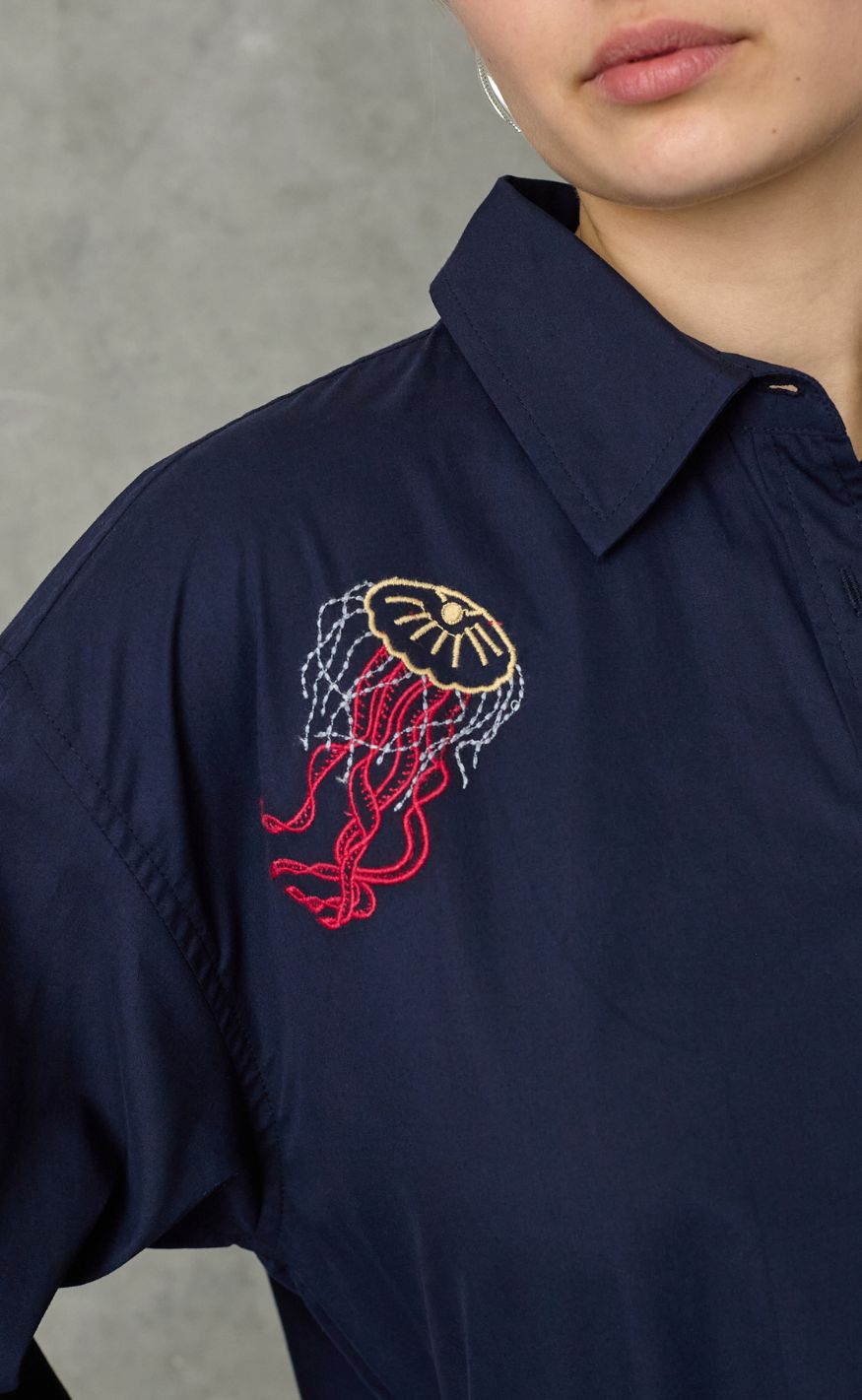 Love & Divine Kjole - love1589 - Navy Emb.
