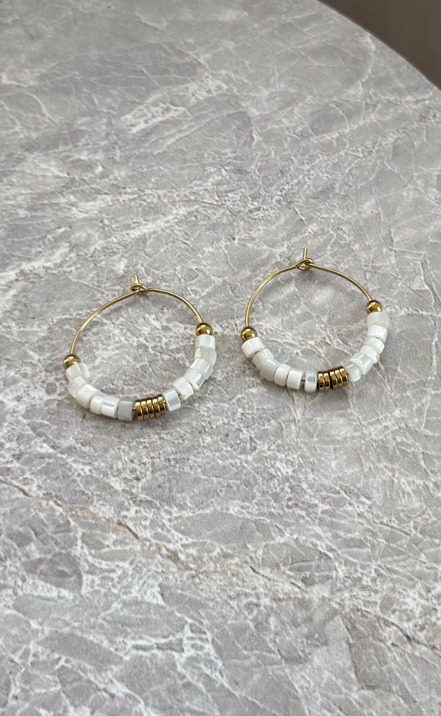 Smykkeli Copenhagen Øreringer - Mia - White / Gold Colour