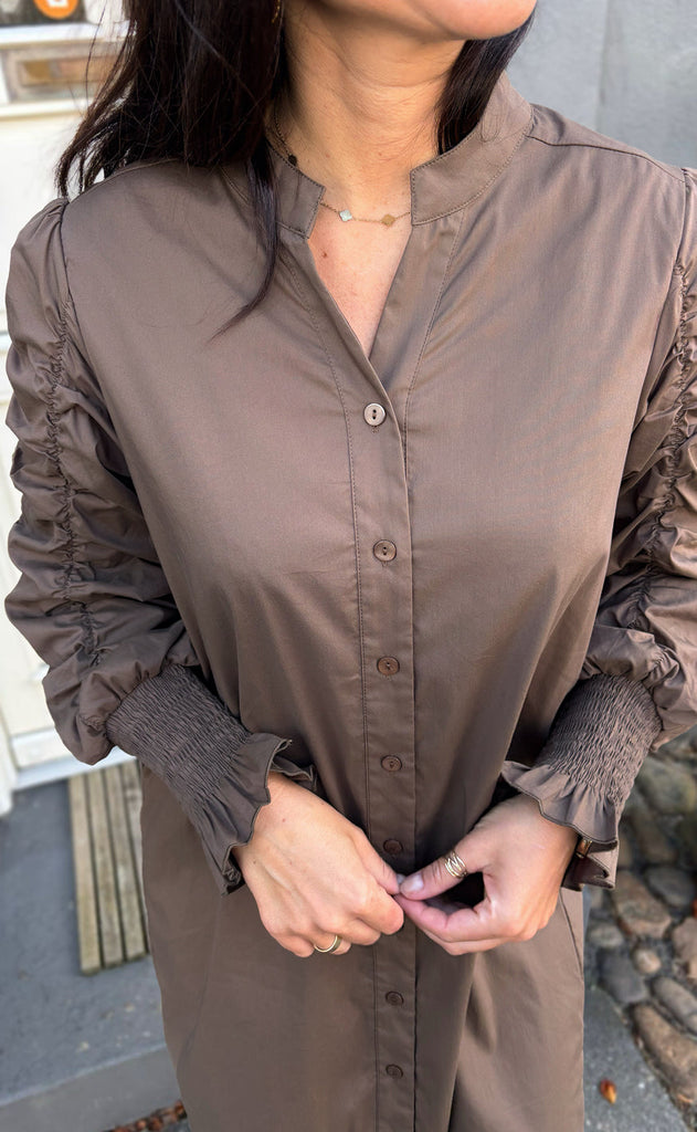 Say INA Copenhagen Kjole - Rina Ruffle - Dark Brown