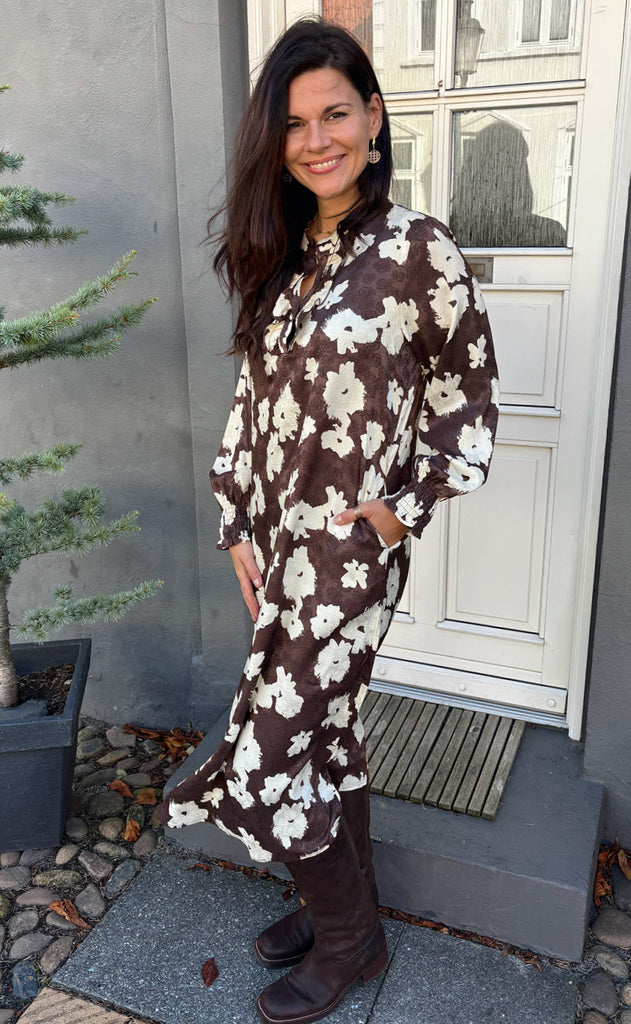 Say INA Copenhagen Kjole - Ella - Dark Brown W. White Flowers