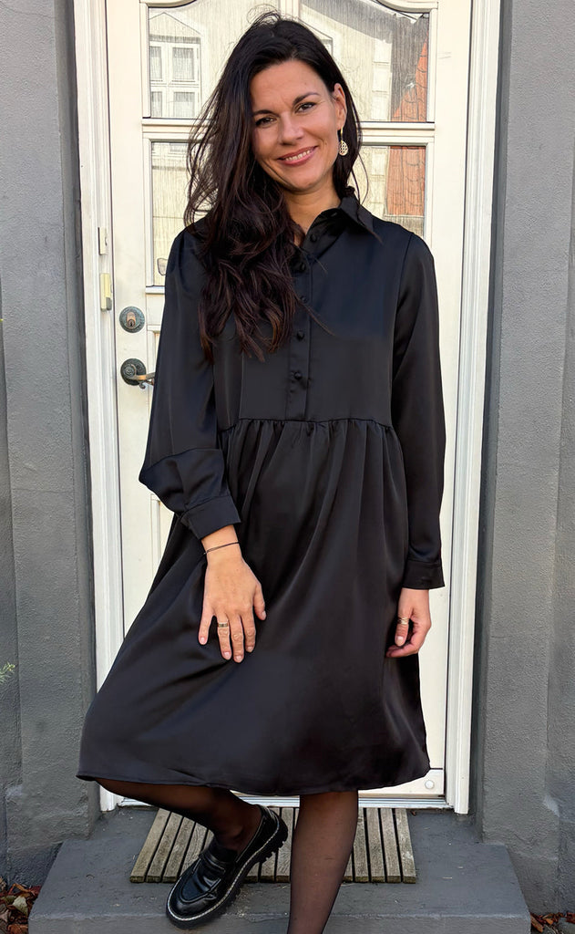 Say INA Copenhagen Kjole - Byron - Shiny Black