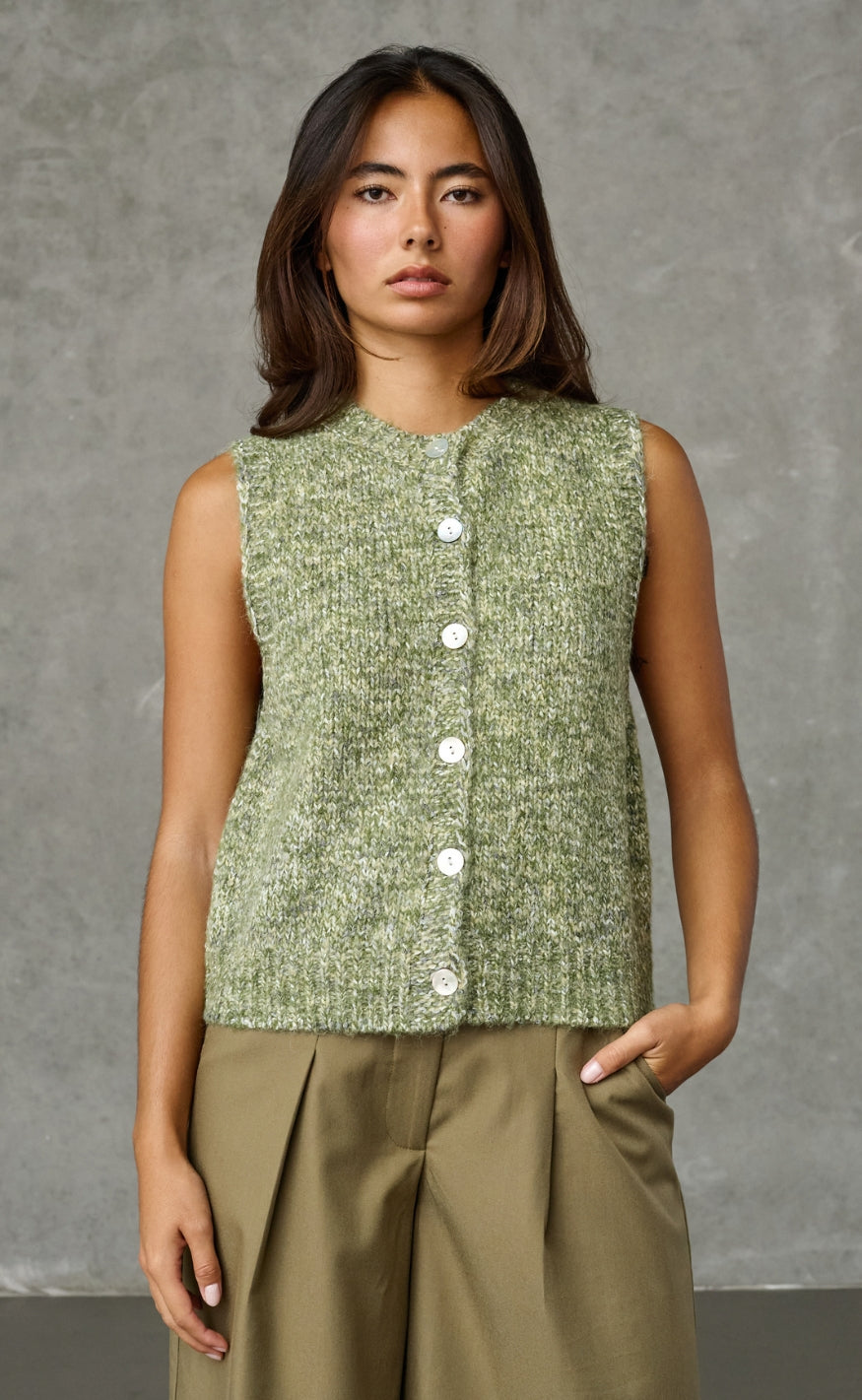 Love & Divine Genser - Love1658 - Green Olive Mel.