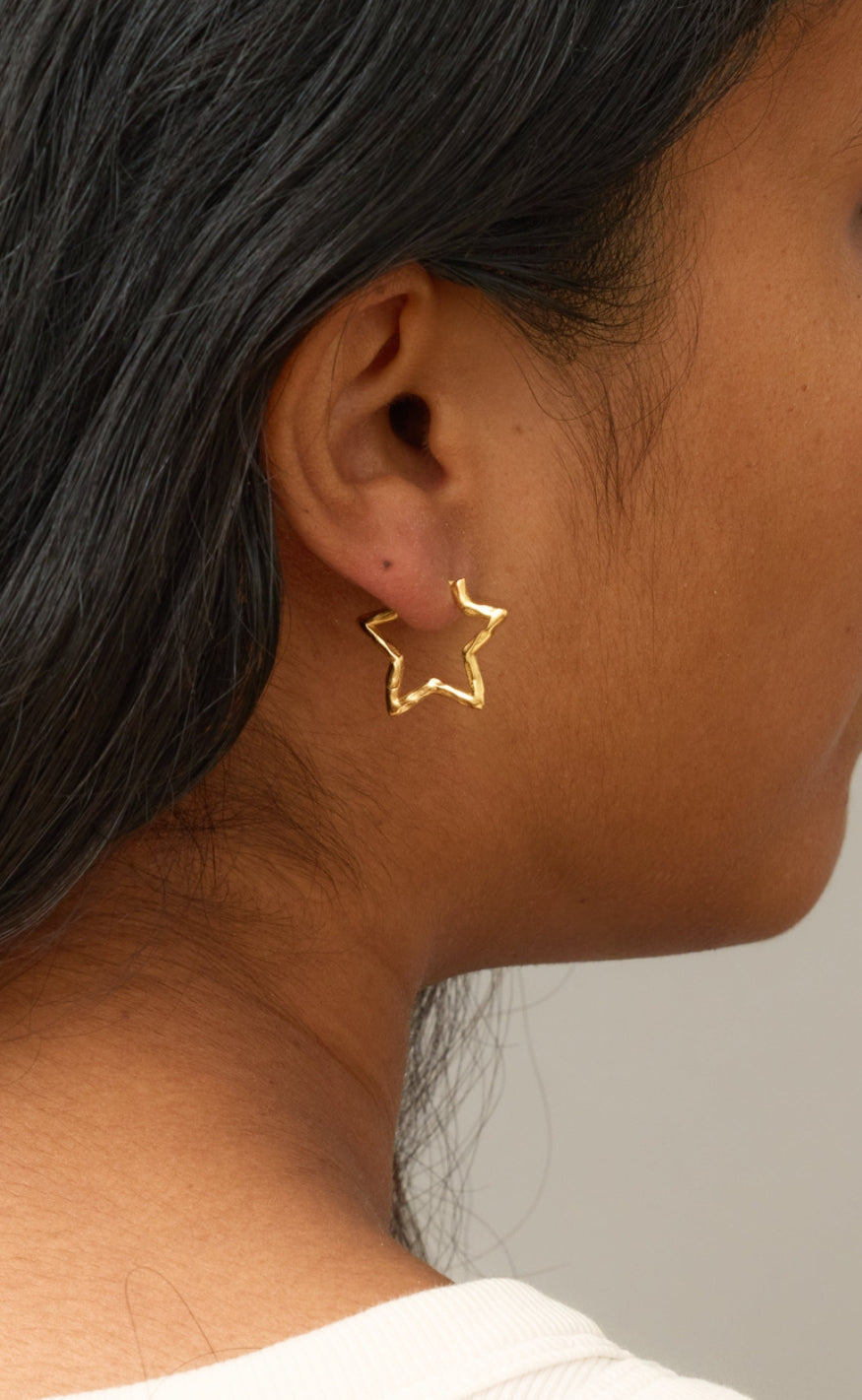 ENAMEL Copenhagen Øreringer - Organic Star Medium Hoops - Gold Colour
