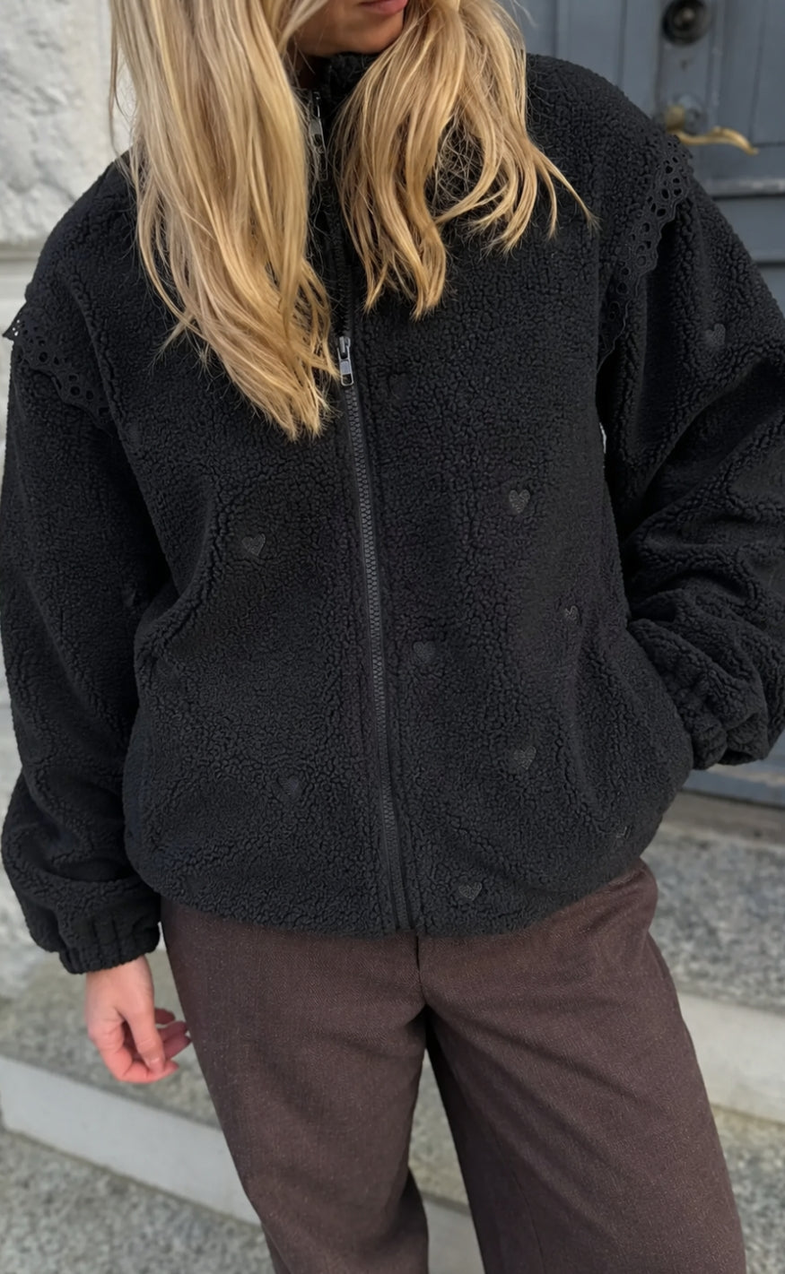 Say INA Copenhagen Fleece Jakke - Fia - Black W. Black Embroidery Hearts