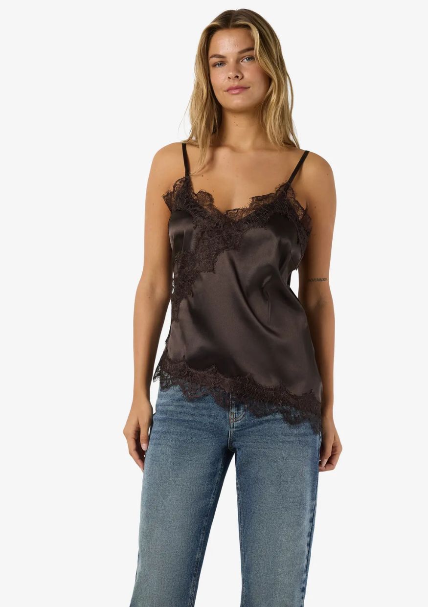 Noisy May Topp - Sofie Satin - Chocolate Brown