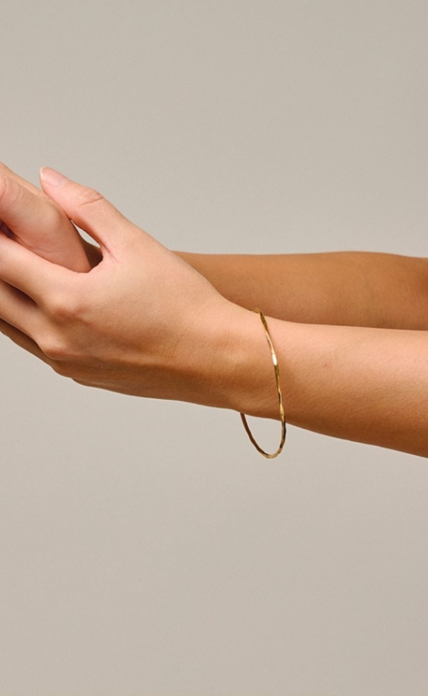 ENAMEL Copenhagen Bangle - Organic Arena - Gold Colour